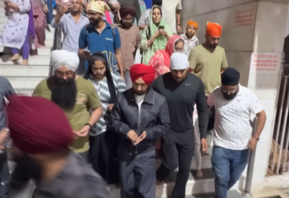 Diljit Dosanjh Visits Bangla Sahib Gurudwara to Seek Blessings Before His Dil-Luminati Concert in Delhi