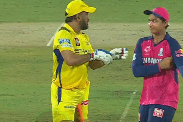IPL 2025's Generation Clash - 14-year-old Vaibhav Suryavanshi showed his might in front of Dhoni, took his blessings|