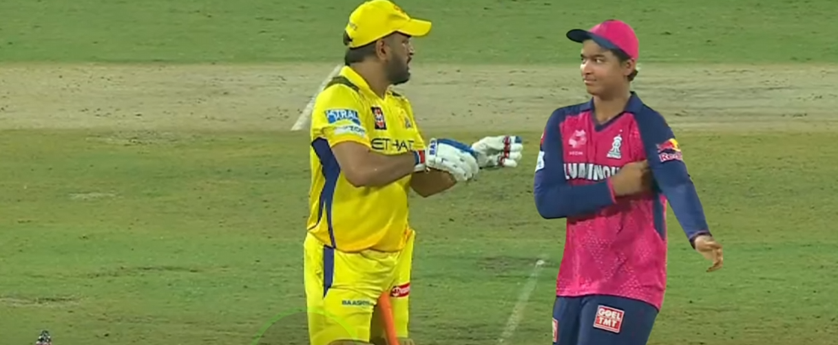IPL 2025's Generation Clash - 14-year-old Vaibhav Suryavanshi showed his might in front of Dhoni, took his blessings|